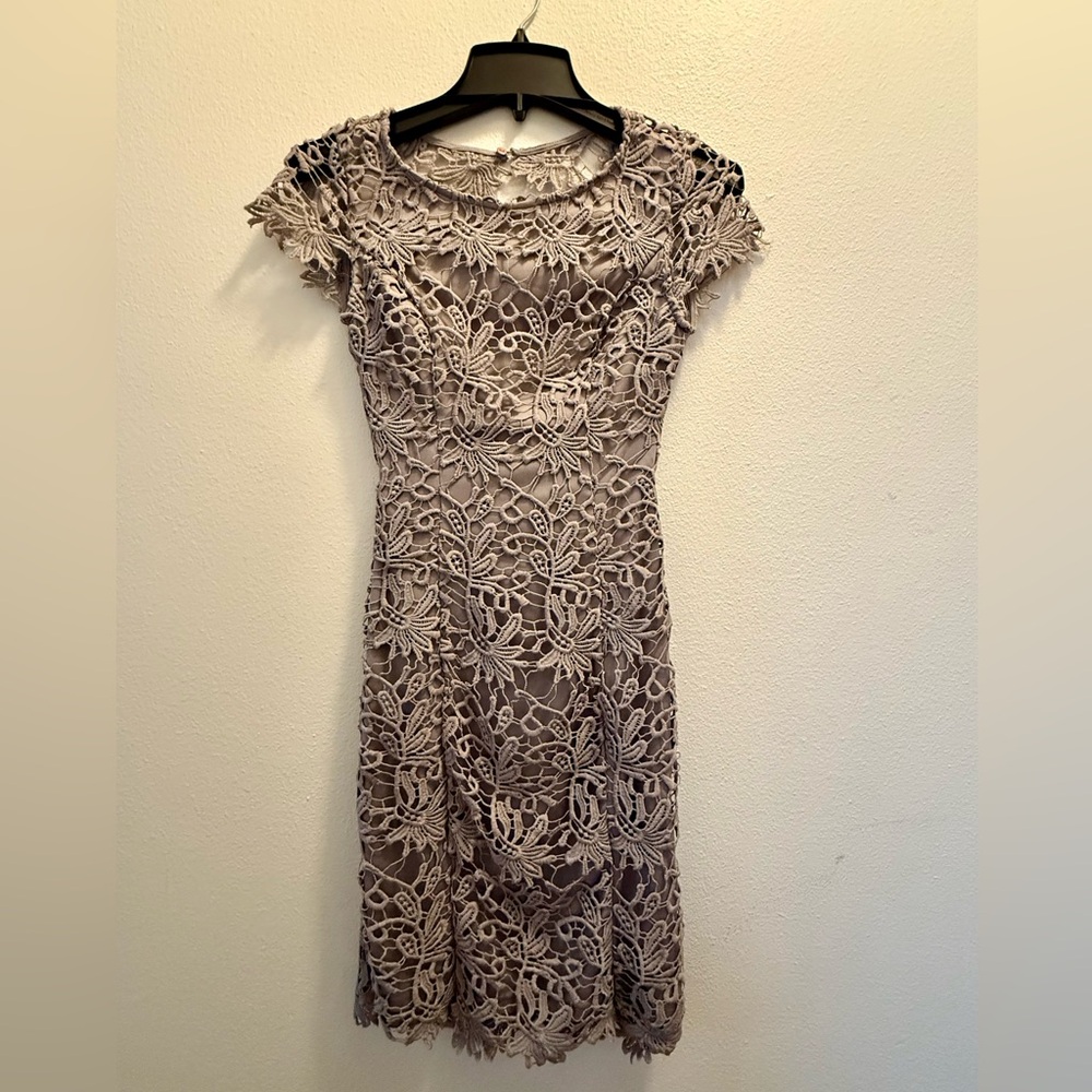 🤍Lulus🤍Elegant Lace Dress in Taupe